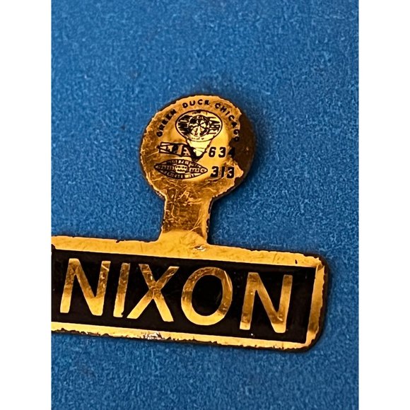 Original 1960's Richard Nixon Campaign Metal Tin Fold Over Pin Button Gold - Picture 3 of 5